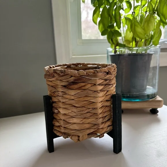 Small Rattan Basket Stand • Trinket Basket • Mini Plant Stand - Picture 1 of 7